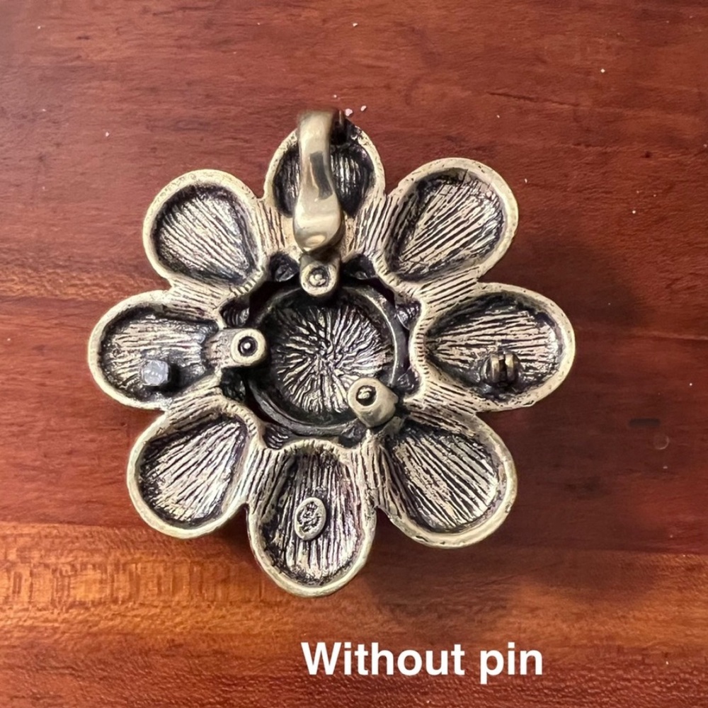 Premier Designs POSY Faux Howlite Floral Stone Enhancer NWOT With FLAW #500 - Picture 5 of 6